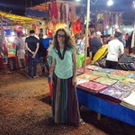 @instagram: Ночной рынок. Здесь смешалось все: индусы с разноцветными платками и украшениями, собаки, сикхи,дети и хиппи. И знаете что? Прекраснее быть и не может. Хочется возвращаться. #goa #nightmarket #гоа #arpora #арпора