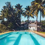 @instagram: Пусть будет тут ????
Не понимаю тех,  кто купается в бассейне,  когда можно погрузиться в шумный,  бушующий, своенравный,  но иногда столь покладистый и ласковый океан ????
. . . 
#pool #goa #goailoveyou #colva #palm #likeasea
