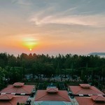 @instagram: Destress sunsets :). #GoaDairies #panaji #sunsets