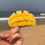 @instagram: Фрукты в ГОА - отдельная тема) можно конечно впасть прям во фруктовый запой, потому что они тааааакие здесь вкусные ???? Ананасы и манго, на мой взгляд, в ГОА  просто космические ???? Держу себя в руках - один фрукт в день, чтоб было не стыдно возвращатьс