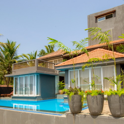 Arpora Villa: pool view